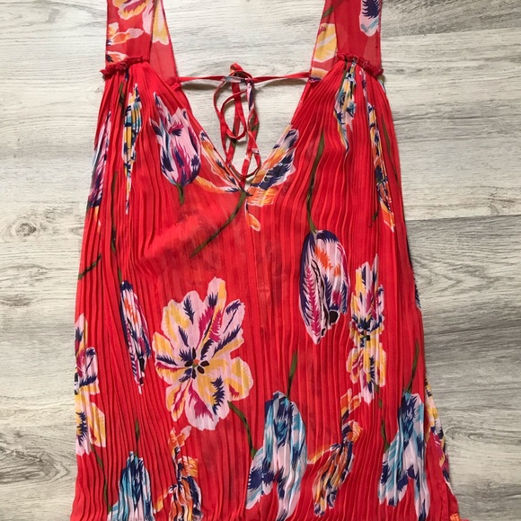 HOST PICK! Free People Flowy & Floral Top w/pleating Super Sexy Size Small - Picture 5 of 10